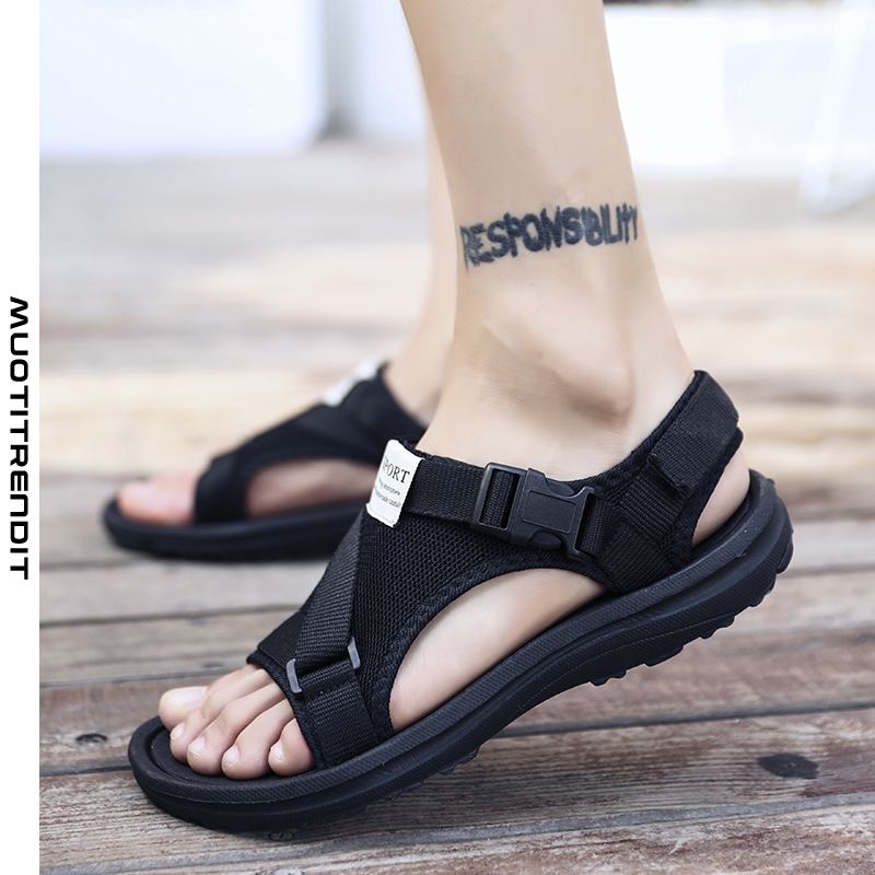 elegantit miesten sandaalit erityisen suuret trendikkäät rantakengät avoimet varpaat musta
