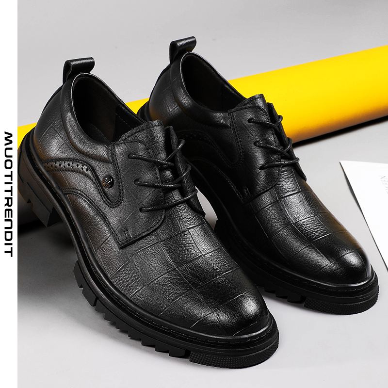 muodikkaat miesten derby-kengät liiketoiminnan vapaa-ajan nahkaiset kengät suurikokoiset mustat