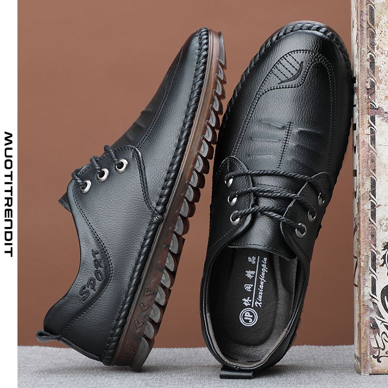 muodikkaat miesten loafers all-match trendikkäät vapaa-ajan kengät mukavat mustat