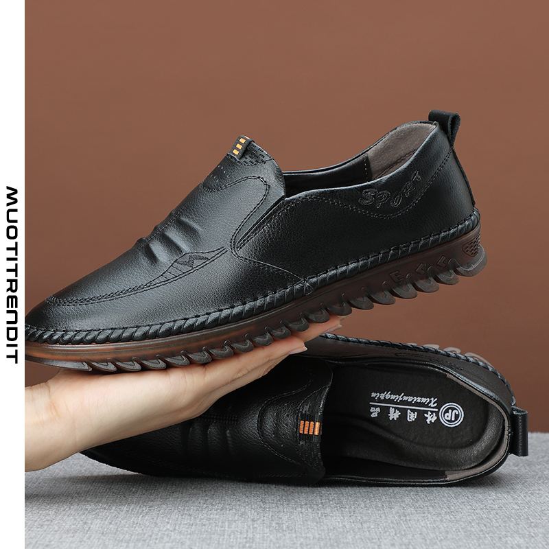 muodikkaat miesten loafers all-match trendikkäät vapaa-ajan kengät mukavat mustat