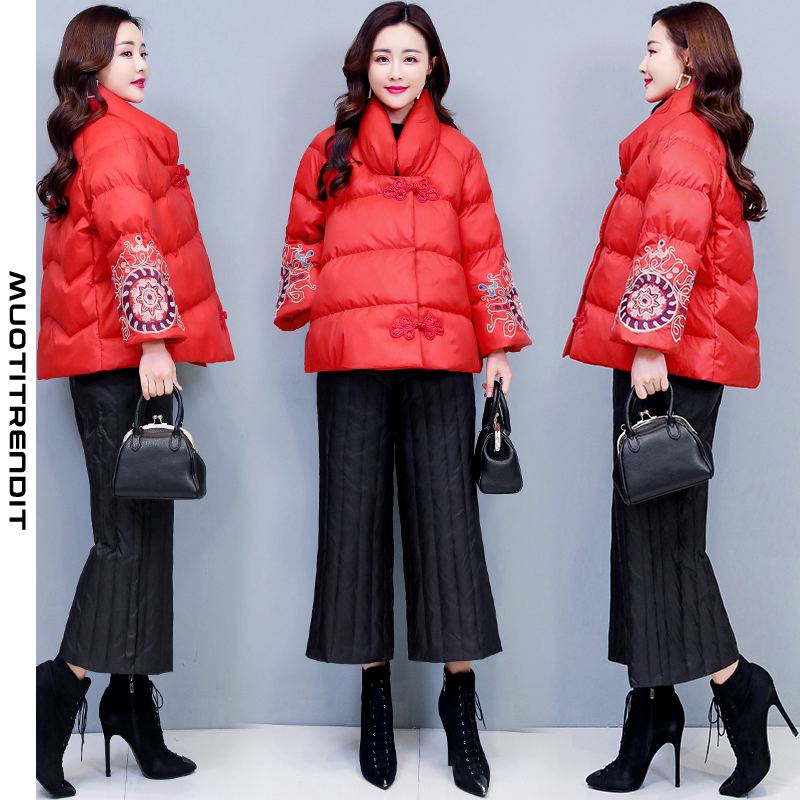 talvinen muodikas ja mukava etnisen tyylin naisten pehmustettu takki punainen